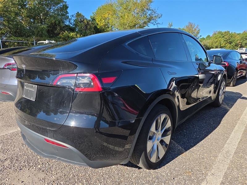 Used 2024 Tesla Model Y 2WD image 11