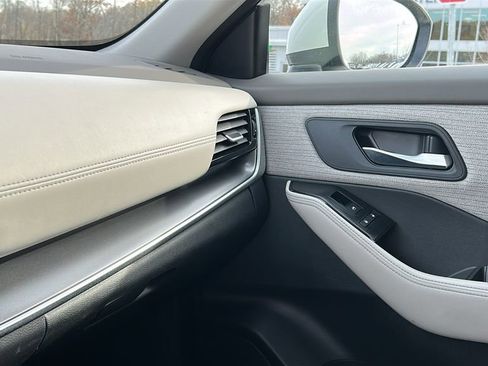 Used 2022 Nissan Rogue SV image 22