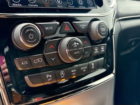 Used 2020 Jeep Grand Cherokee Limited X image 18