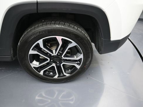 Used 2024 Jeep Compass Limited image 9