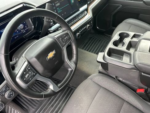 Used 2024 Chevrolet Silverado 1500 LT image 11