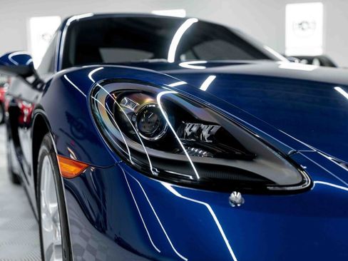 Used 2023 Porsche 718 Cayman image 15