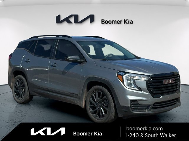 Used 2023 GMC Terrain SLE w/ Driver Convenience Package FWD image 3