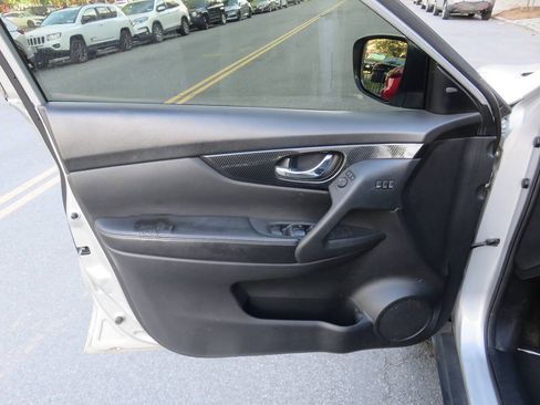 Used 2017 Nissan Rogue SL w/ SL Premium Package AWD/4WD image 27