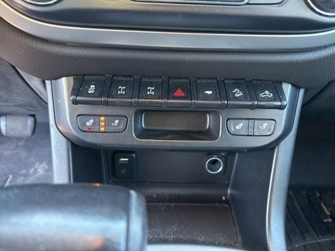 Used 2018 Chevrolet Colorado ZR2 image 18