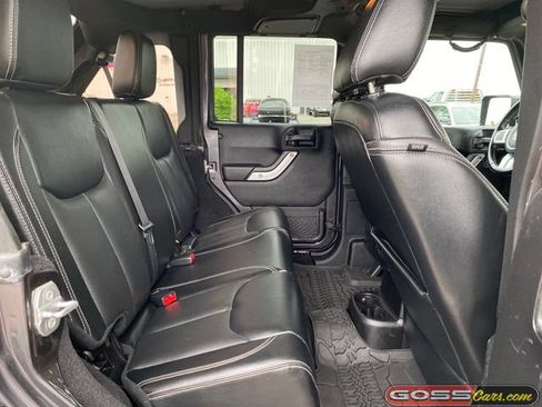 Used 2016 Jeep Wrangler Unlimited Rubicon AWD/4WD image 6