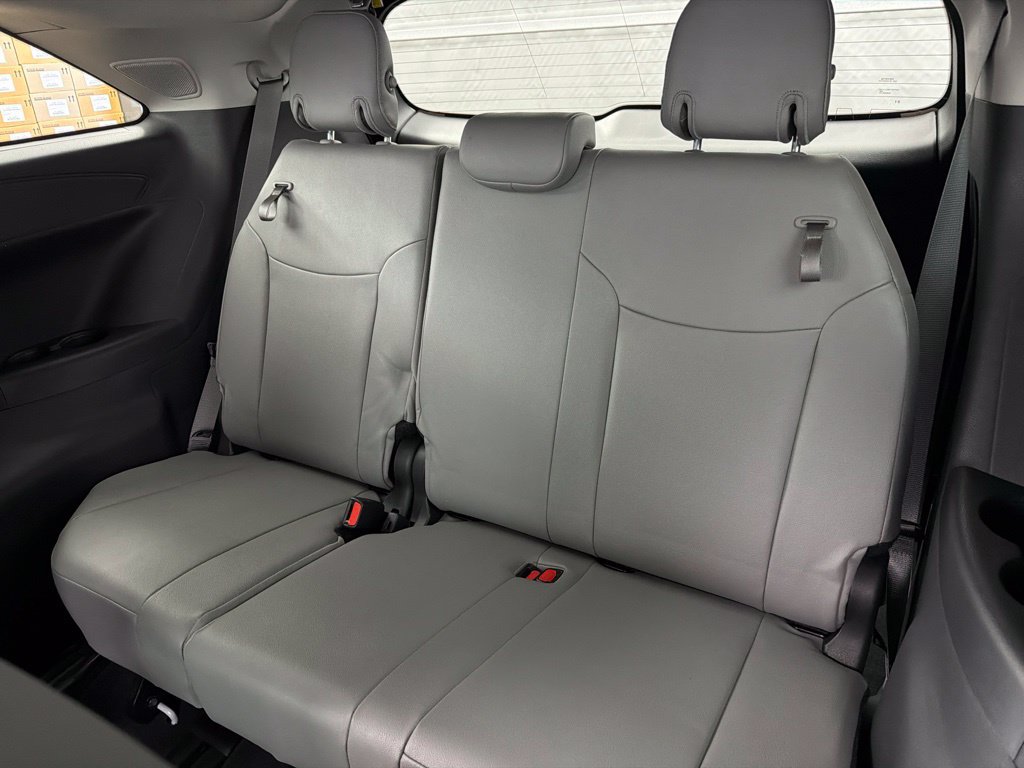 Used 2025 Toyota Sienna XLE w/ XLE Plus Package AWD/4WD image 23