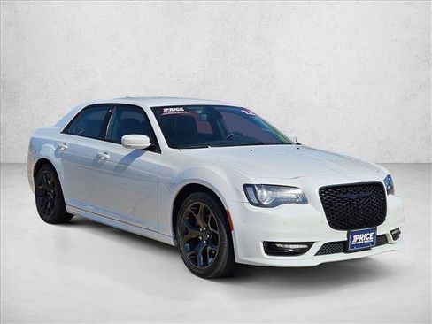 Used 2022 Chrysler 300 Touring L w/ Comfort Group RWD image 3