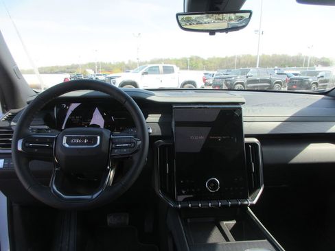 New 2026 GMC Acadia AT4 w/ Luxury Package AWD/4WD image 17