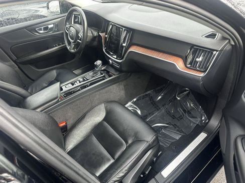 Used 2021 Volvo S60 T5 Momentum AWD/4WD image 11