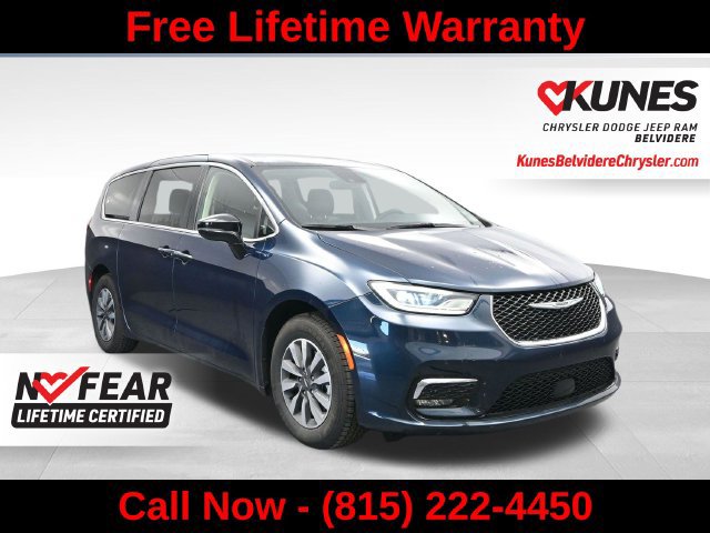 Used 2024 Chrysler Pacifica Limited FWD image 1