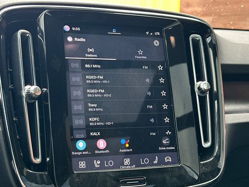 Certified 2023 Volvo XC40 Recharge Ultimate image 21