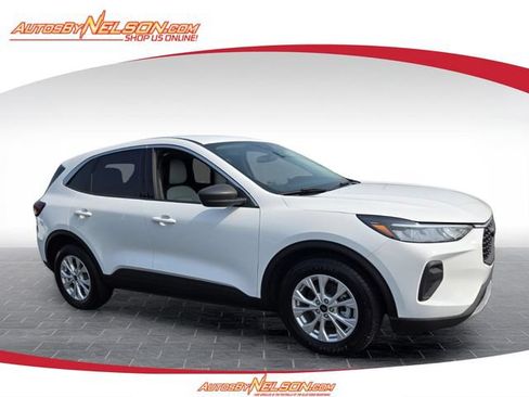 Used 2023 Ford Escape Active w/ Tech Pack #1 FWD image 1
