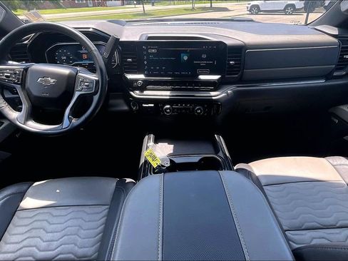 Used 2025 Chevrolet Silverado 2500 ZR2 w/ Technology Package AWD/4WD image 12