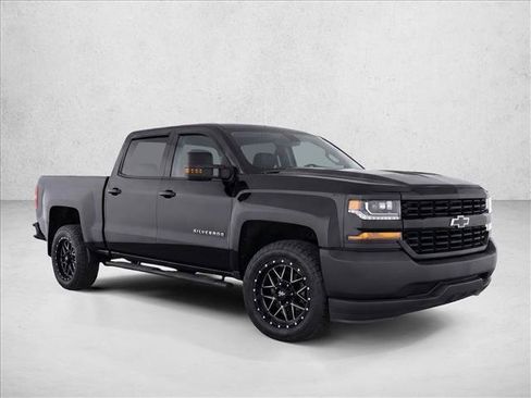 Used 2019 Chevrolet Colorado W/T w/ Custom Special Edition RWD image 3