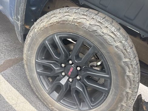 Used 2024 GMC Sierra 1500 Pro w/ Graphite Edition AWD/4WD image 9