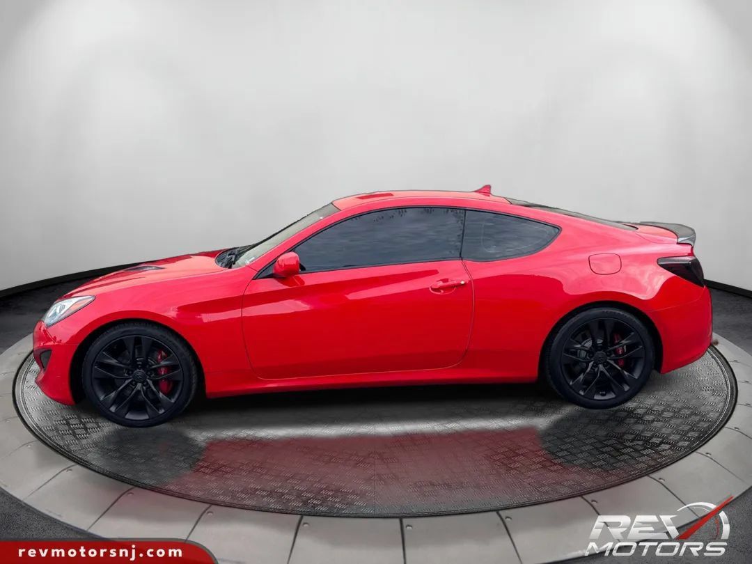 Used 2013 Hyundai Genesis 2.0T RWD image 2