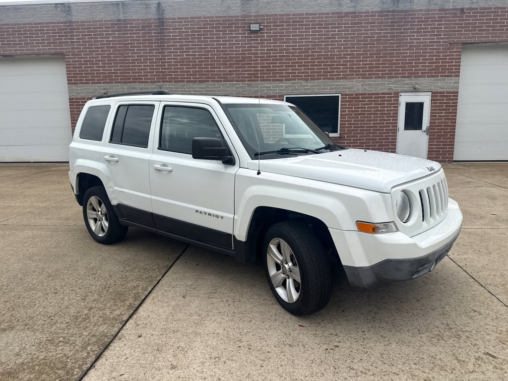 Used 2015 Jeep Patriot Latitude w/ Sun/Sound Group AWD/4WD image 3