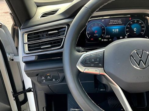 Certified 2025 Volkswagen Atlas Cross Sport SE AWD/4WD image 24