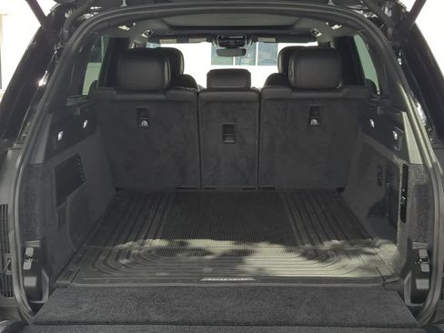 Certified 2025 Land Rover Range Rover SE AWD/4WD image 35