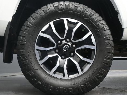 Used 2023 Toyota Tacoma TRD Sport image 9