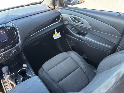 Used 2022 Chevrolet Traverse LT FWD image 17
