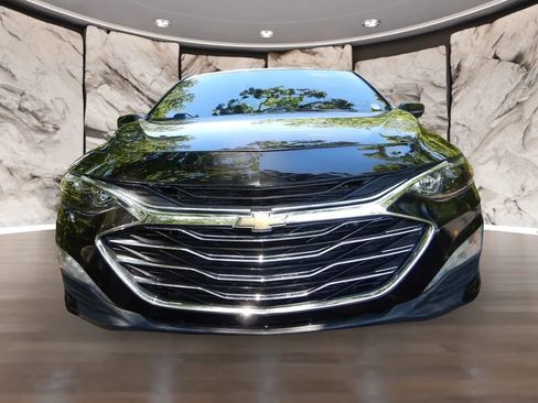 Used 2020 Chevrolet Malibu LT FWD image 2