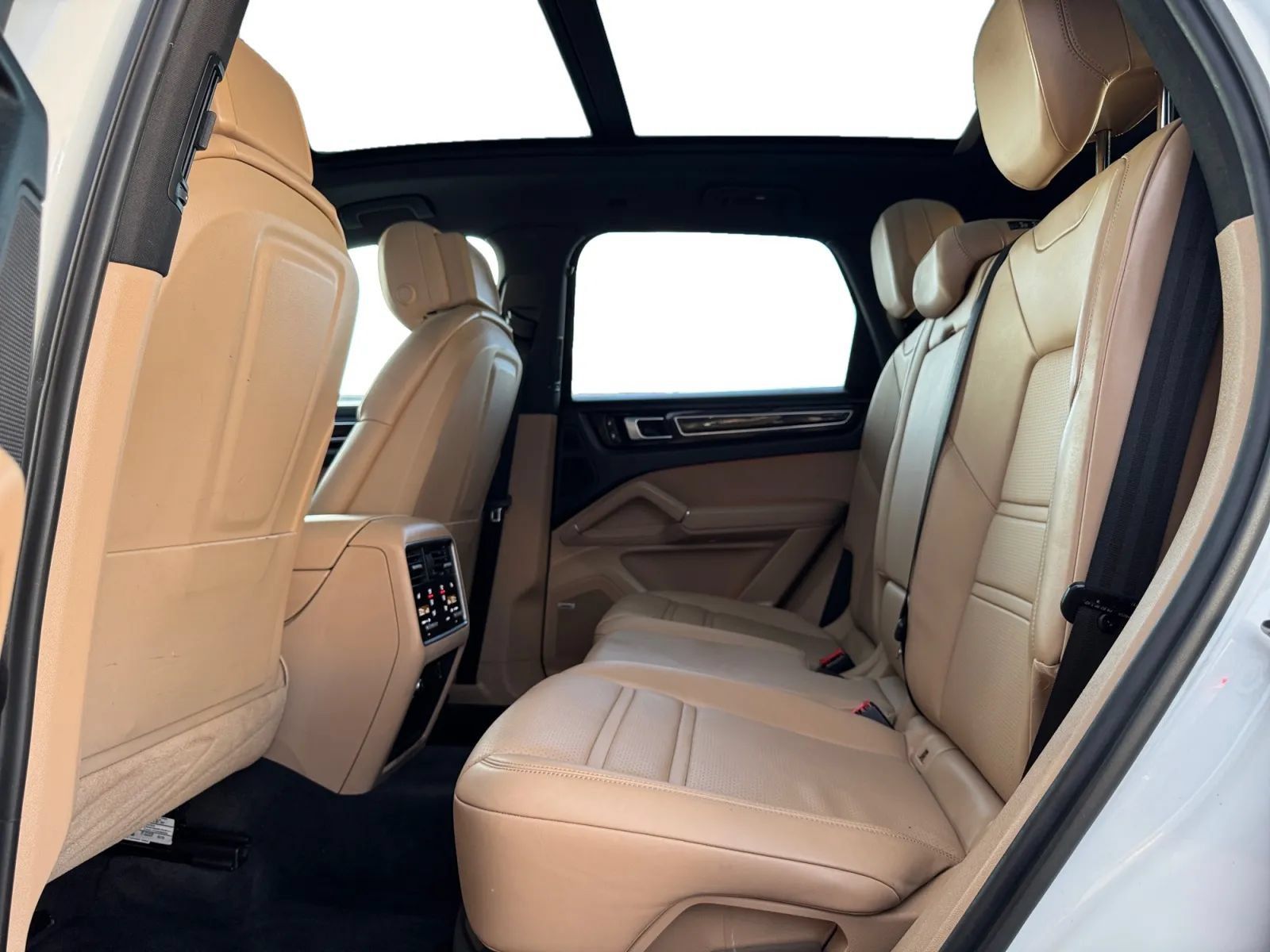 Used 2019 Porsche Cayenne AWD/4WD image 16
