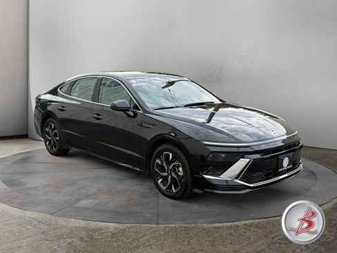 Used 2025 Hyundai Sonata SEL FWD image 1