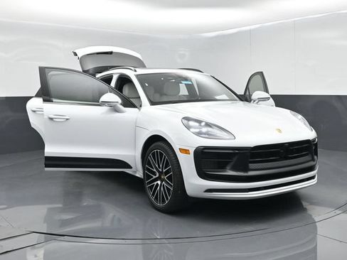 Used 2023 Porsche Macan GTS AWD/4WD image 57