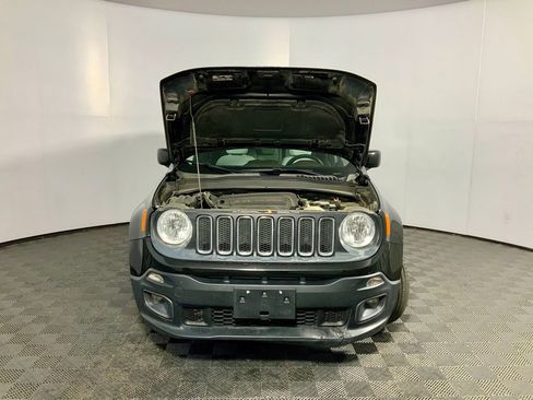 Used 2017 Jeep Renegade Latitude w/ Popular Equipment Group image 4