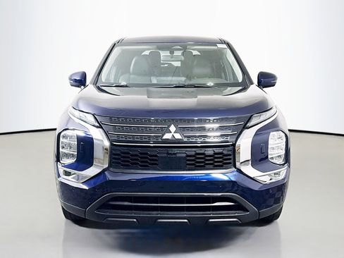 Used 2024 Mitsubishi Outlander SE image 2