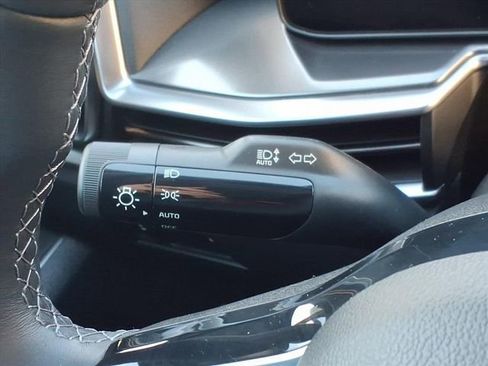 Used 2025 Kia Sorento S image 32