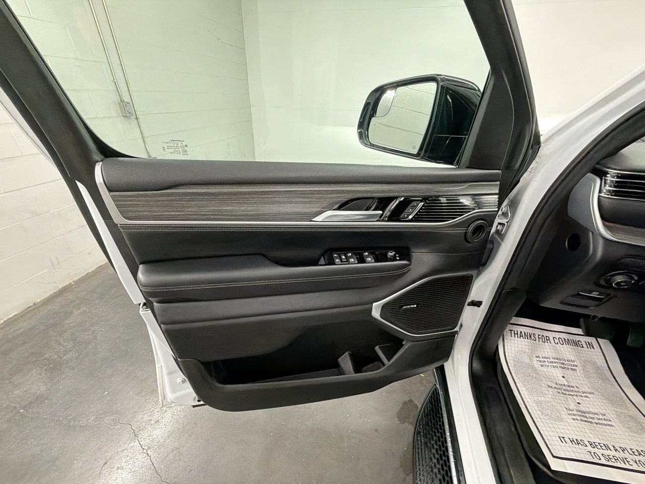 Used 2024 Jeep Wagoneer Series II w/ Flexible Seating Group RWD image 21