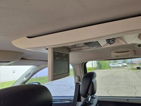 Used 2014 Chrysler Town & Country Touring FWD image 15