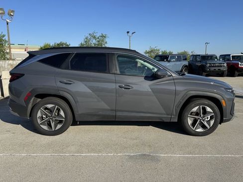 Used 2025 Hyundai Tucson SEL FWD image 2