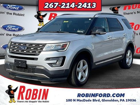 Used 2017 Ford Explorer XLT w/ Equipment Group 202A AWD/4WD image 3