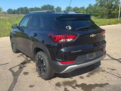 Used 2021 Chevrolet TrailBlazer LT w/ Convenience Package FWD image 3