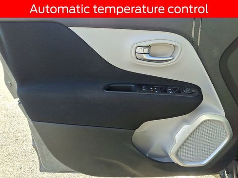 Used 2020 Jeep Renegade Latitude w/ Cold Weather Group image 12