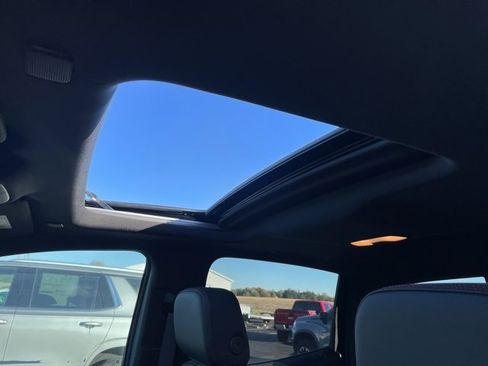 Used 2025 Chevrolet Colorado Z71 w/ Technology Package image 4