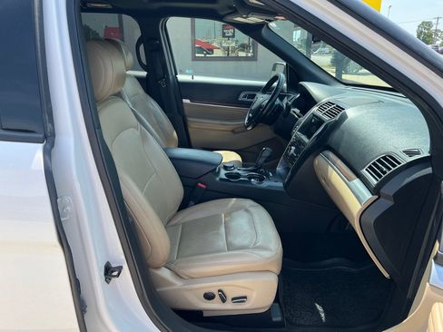 Used 2017 Ford Explorer Limited AWD/4WD image 10