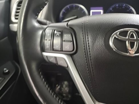 Used 2018 Toyota Highlander XLE AWD/4WD image 31