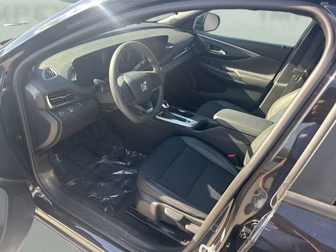 Used 2025 Buick Envista Preferred image 9