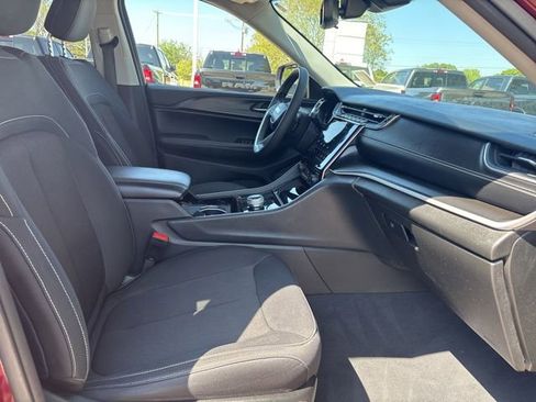 Certified 2023 Jeep Grand Cherokee Laredo image 10