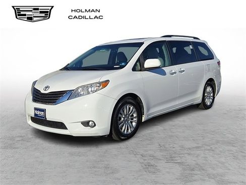 Used 2014 Toyota Sienna Limited image 1