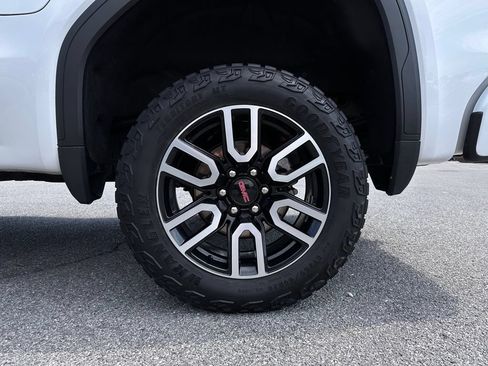 Used 2023 GMC Sierra 1500 AT4 w/ Technology Package AWD/4WD image 48
