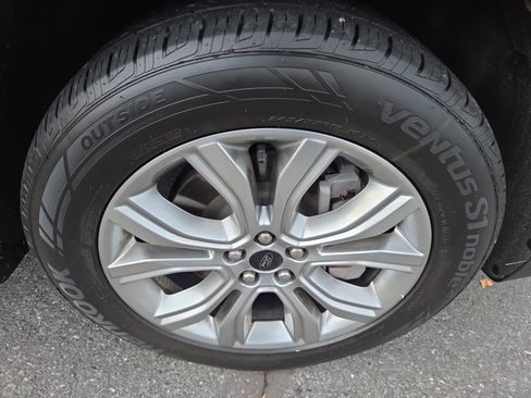 Used 2024 Ford Edge Titanium AWD/4WD image 9