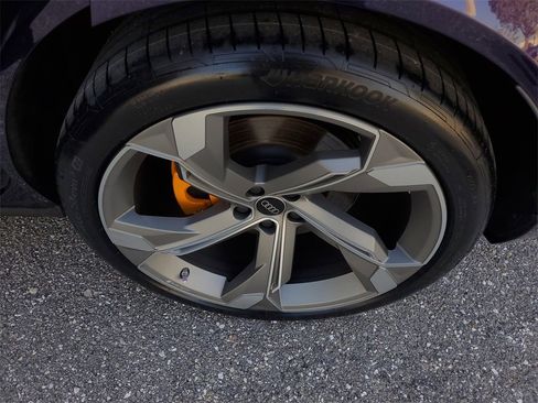 Used 2023 Audi e-tron S Prestige w/ Prestige Package image 28