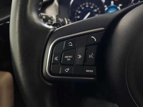 Used 2020 Jaguar F-PACE Premium image 12