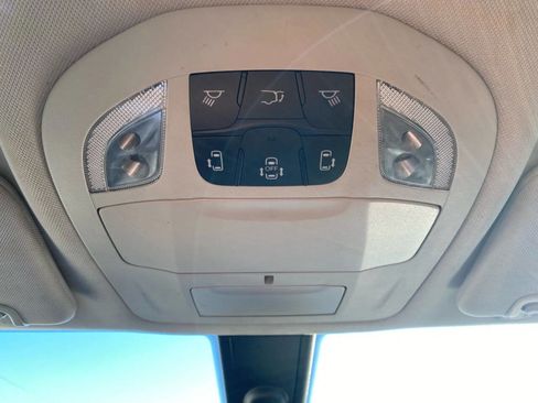 Used 2021 Chrysler Voyager Lxi image 19